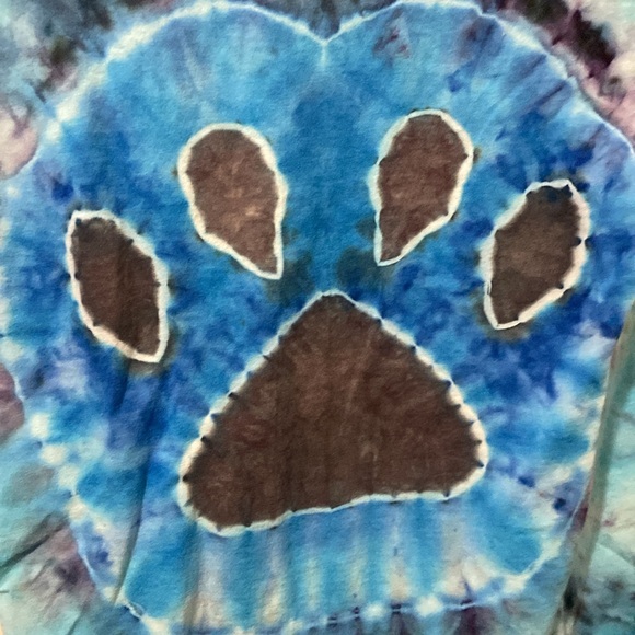 Small adult tye dye shirt, Paw Print design on back. Never worn - Picture 2 of 4